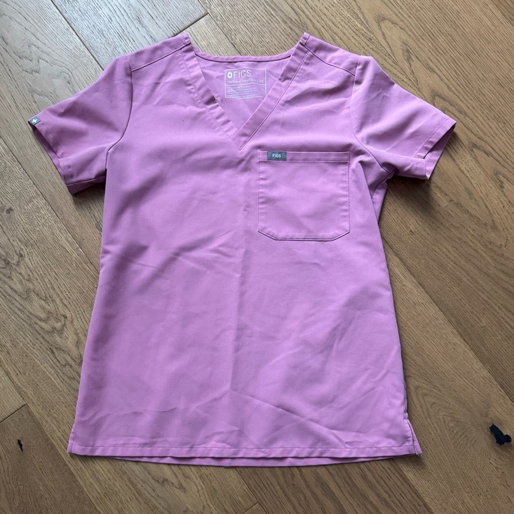 FIGS Catarina Scrub Top - Ladies - Size XS - Quartz Pink - EUC